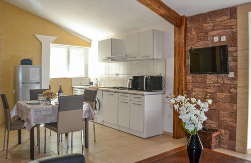 Lolme House | 2 bedroom beautiful home in Lolme