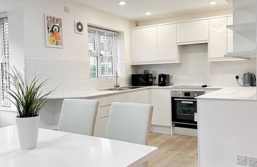 South Bermondsey Apartment | 2-bedroom bedroom unit. With Free Parking