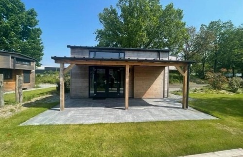 Biddinghuizen House | 2-bedroom chalet with terrace