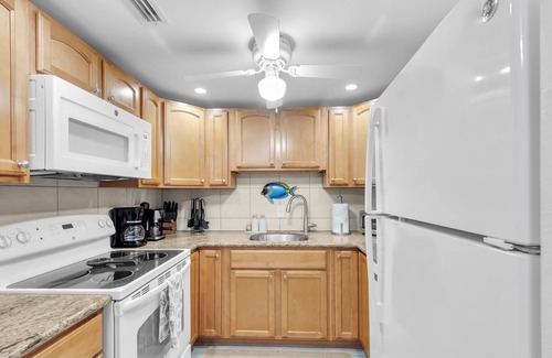 Florida Keys Condo | 2-bedroom Condo Ocean View/pool, Private beach ,Key Colony Beach