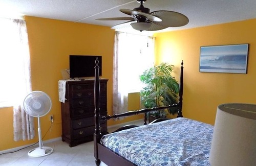 McGregor Condo | 2 Bedroom Condo 428406 by Houzlet