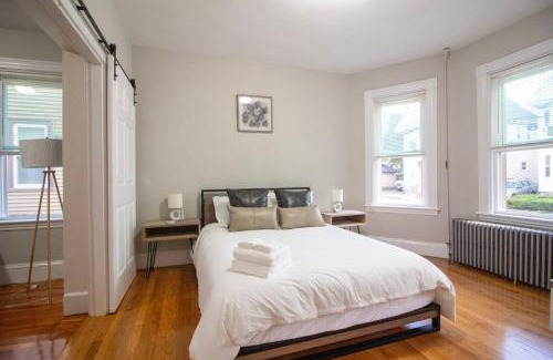 Brighton Apartment | 2 bedroom condo close to Boston and Cambridge with free parkings