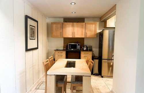 Mammoth Lakes Condo | 2-bedroom condo in charming Mammoth Lakes with Pool & WiFi