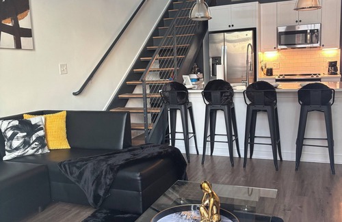 Home Park Condo | 2-bedroom condo in charming Atlanta with WiFi, AC. Book now