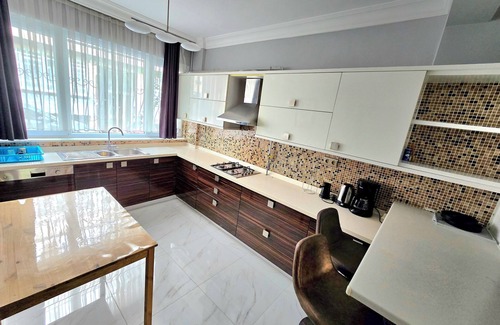 Bomonti House | 2-bedroom condo in enchanting Istanbul with WiFi, AC