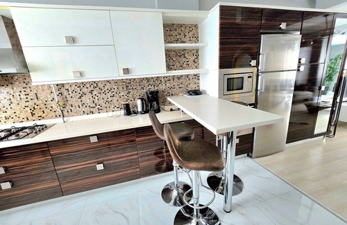 Bomonti House | 2-bedroom condo in enchanting Istanbul with WiFi, AC