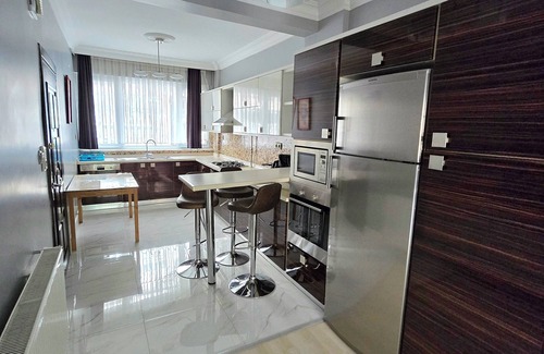 Bomonti House | 2-bedroom condo in enchanting Istanbul with WiFi, AC