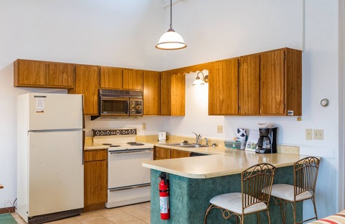 DuBois Condo | 2 Bedroom Condo in Lakeside Resort Community (1 Queen & 2 Twin Beds)