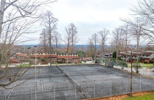 DuBois Condo | 2 Bedroom Condo in Lakeside Resort Community (1 Queen & 2 Twin Beds)