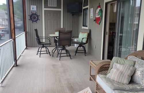 Osage Beach Condo | 2 BEDROOM CONDO IN THE HEART of OSAGE BEACH at the LAKE!