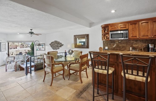 Centro Condo | 2 bedroom condo, marina view in Terrasol Beach Resort, 15 walk to everything