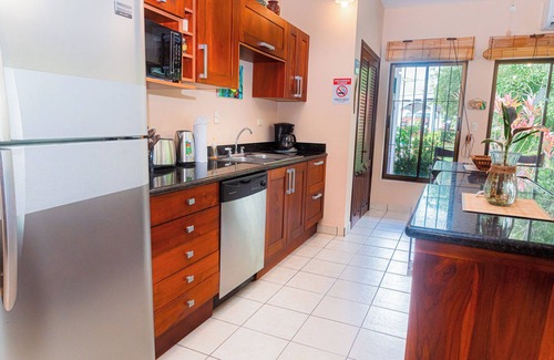 Quepos Condo | 2 bedroom-condo-pool privacy. 5 minutes to Quepos