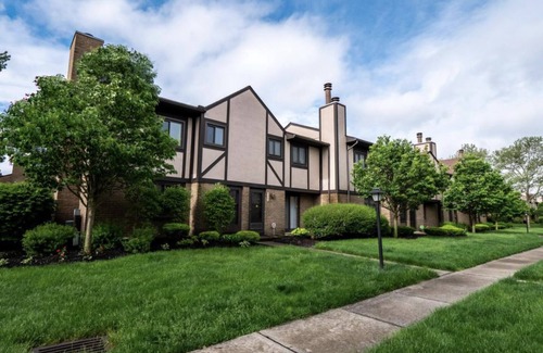 Northwest Columbus Condo | 2-Bedroom Condo with Arcade Room, amazing location15min away from the Zoo or OSU