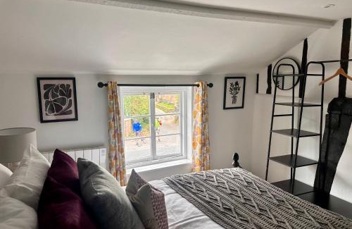 Debenham House | 2 Bedroom Cottage in Debenham - The Old Toll House