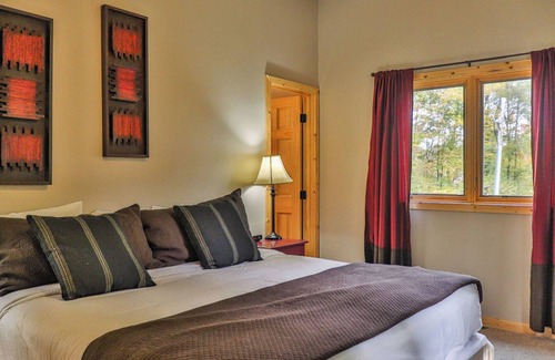 Lake Shore Resort | 2 Bedroom Cottage located at the Lost Lake Lodge Resort