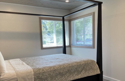 Sooke Resort | 2 Bedroom Cottage with beach access