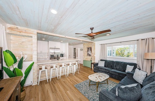 Redington Shores Apartment | 2 Bedroom Cozy & Coastal Vacation Home Steps Away from Beach