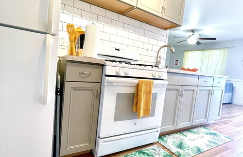 Vernon Condo | 2 bedroom cozy condo with parking on premises