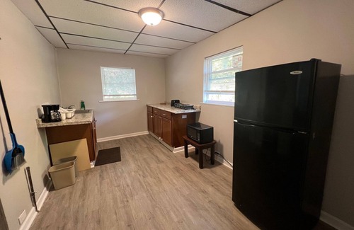 South Hills Apartment | 2 Bedroom, Efficiency Apartment Near Bus Stop And Trolley Line Near Downtown
