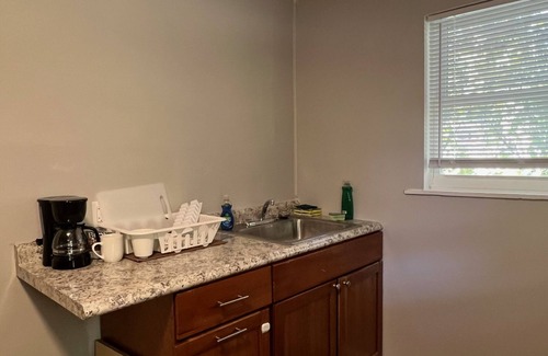 South Hills Apartment | 2 Bedroom, Efficiency Apartment Near Bus Stop And Trolley Line Near Downtown