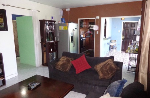 Montego Bay Apartment | 2 Bedroom fully air-conditioned 6 mins from Airport