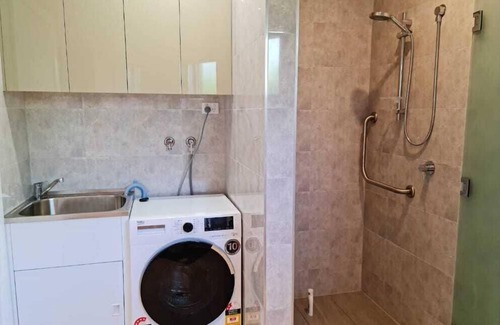 Dean Park House | 2 Bedroom Granny Flat at 61A Glenn St, Dean Park Nswnclose to M7 Motorway