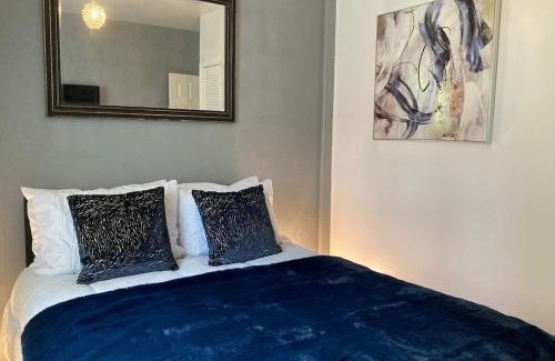 Cwmbrwla Apartment | 2-Bedroom Ground-Floor Apartment with Free Parking