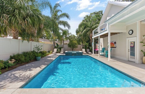 Saint Simons Island Condo | 2 Bedroom Guest House w/Pool