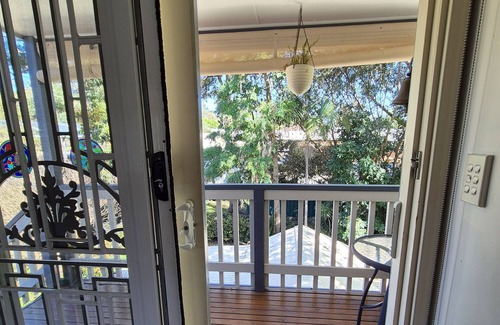 Baulkham Hills House | 2 bedroom guest suite in a Tropical setup