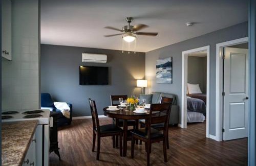 Roseneath House | 2 Bedroom Harbor Front Condo 5L