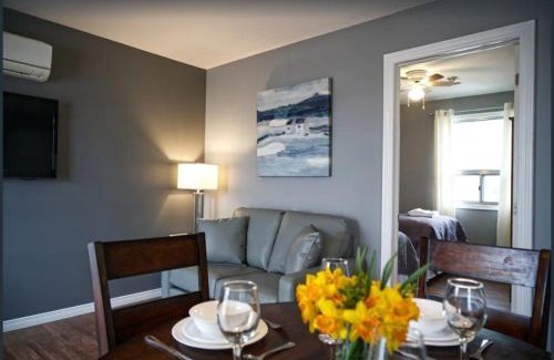 Roseneath House | 2 Bedroom Harbor Front Condo 5L