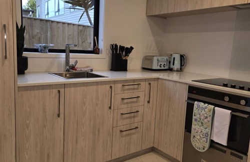 Henderson House | 2 Bedroom Haven in Sunnyvale