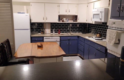 Willingboro House | 2 bedroom, host up to 5 people, willingboro 2 bedroom