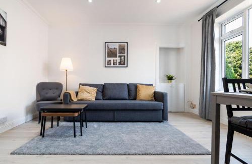 Methil House | 2 Bedroom House-Free Parking