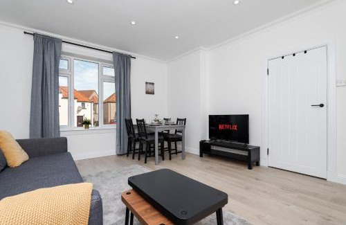 Methil House | 2 Bedroom House-Free Parking