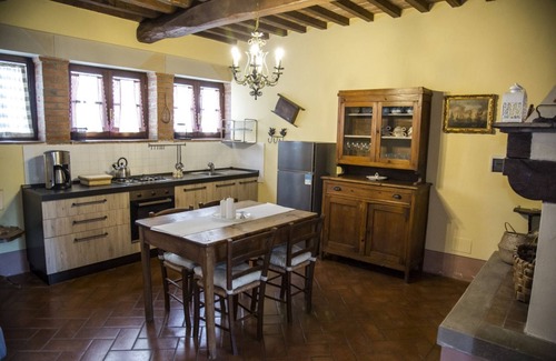 Capolona Villa | 2-bedroom house immersed in the Tuscan countryside, less than 2 km from the village of Castelluccio