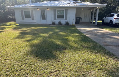 Foley House | 2-bedroom house in charming Foley with AC, WiFi. Relax and unwind