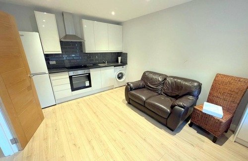 Sutton Central House | 2-bedroom House in South London - Sutton