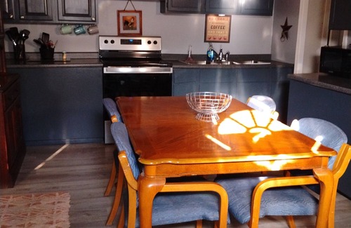 Minden House | 2-bedroom house with AC in Oak Hill wifi and pet friendly