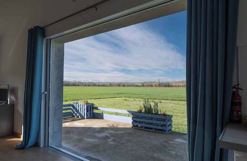 Sauviac House | 2-bedroom house with AC and WiFi in peaceful Sauviac with view over the Pyrénées