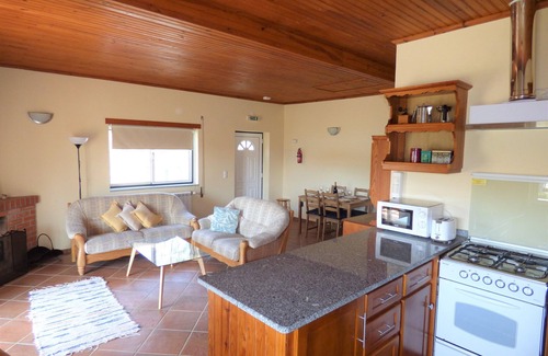 Mouronho House | 2 bedroom house with beautiful views, parking, garden and pool.