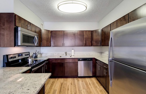 White Plains Apartment | 2 Bedroom in White Plains - 40-Min Train from NYC