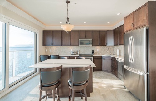 Juan de Fuca Electoral Area Resort | 2 Bedroom Luxury in Sooke