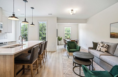 St. Davids Apartment | 2 Bedroom Modern Brand New Niagara Apartment up to 4 People