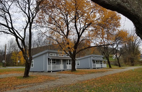 Ligonier Cottage | 2 bedroom modern cottage best location Ligonier pet friendly available