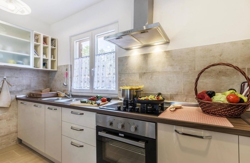 Peruski House | 2 bedroom nice home in Krnica