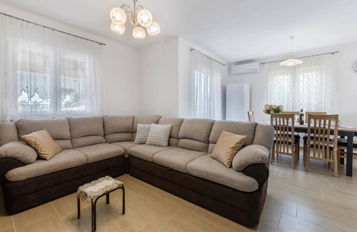 Peruski House | 2 bedroom nice home in Krnica