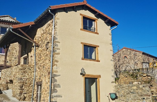 Villeneuve-dʼAllier House | 2 Bedroom Private vacation home in Villeneuve-d'Allier