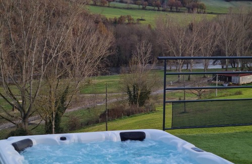 Villeneuve-dʼAllier House | 2 Bedroom Private vacation home in Villeneuve-d'Allier