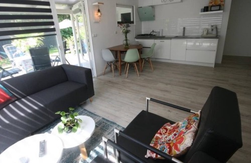 Lemmer House | 2-bedroom palm tree house in fantastic Lemmer with WiFi